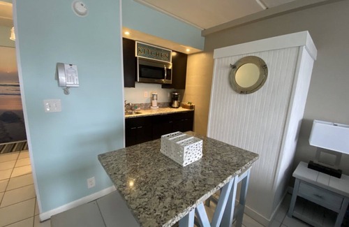 Crescent Beach Apartamento | Stunning Seaside Studio Condo With King Bed & Heated Pool, Steps To Beach!