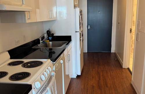 Mid-Market Apartamento | Stunning SF View – Luxe Condo in Secure Full-Amenity Building
