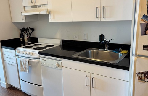 Mid-Market Apartamento | Stunning SF View – Luxe Condo in Secure Full-Amenity Building