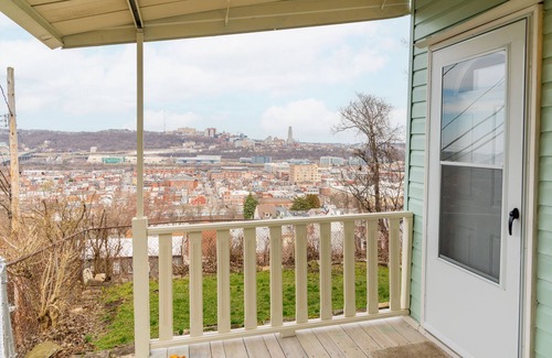 South Side Slopes Casa | Stunning Side of the Hill View of Pittsburgh | Fully Renovated Entire House