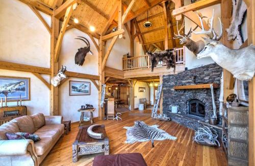 Edgar Casa | Stunning Silesia Home Furnished Deck and River View