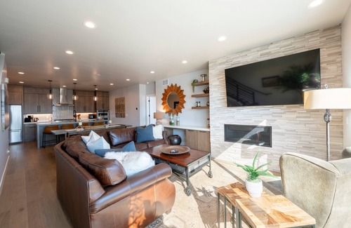 Hideout Casa | Stunning Ski & Lake Views, Private Hot Tub, Exceptional Furnishings!