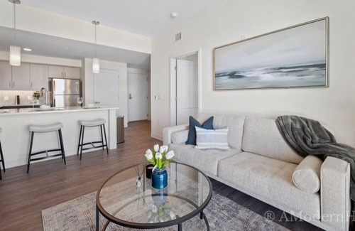 Monroe Ward Apartamento | Stunning Skyline, 1 Bedroom, 1Bath, Modern Decor-Downtown