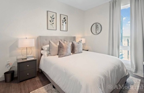 Monroe Ward Apartamento | Stunning Skyline, 1 Bedroom, 1Bath, Modern Decor-Downtown