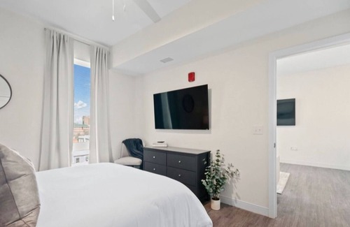 Monroe Ward Apartamento | Stunning Skyline, 1 Bedroom, 1Bath, Modern Decor-Downtown