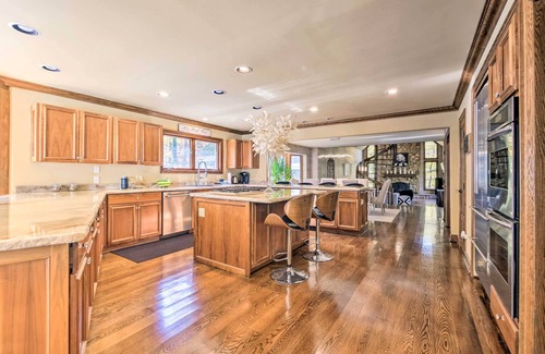 Solon Casa | Stunning Solon Getaway ~ 20 Mi to Cleveland!