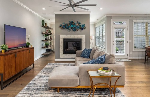 Greensboro Casa | Stunning & Spacious 3 Br 3 Bath Townhome Near Everything!