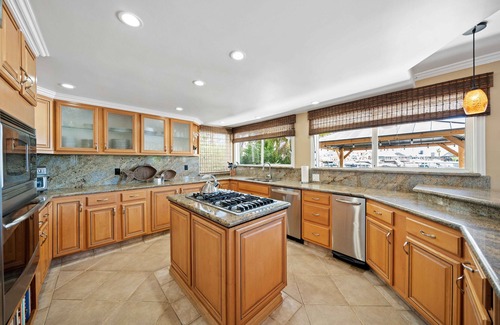 Discovery Bay Casa | Stunning Spacious Discovery Bay Waterfront Home Awaits