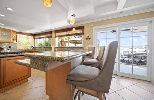 Discovery Bay Casa | Stunning Spacious Discovery Bay Waterfront Home Awaits