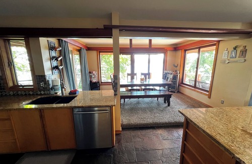 Lakeland Casa | Único St Croix River Rambler con muelle privado y frente al río