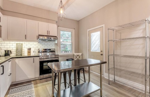 Palmerston - Little Italy Casa | Stunning Stay In Little Italy 2 Bedroom