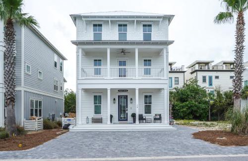 Santa Rosa Beach Casa | Stunning Stayin' Sandy-Private POOL & Walk to Beach!