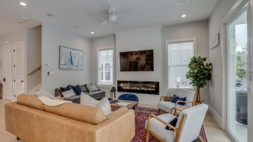 Santa Rosa Beach Casa | Stunning Stayin' Sandy-Private POOL & Walk to Beach!