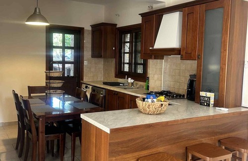 Kallepia Villa | Villa de piedra con piscina privada y vistas panorámicas a la montaña