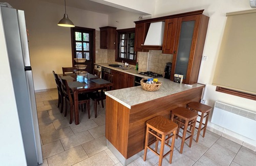 Kallepia Villa | Villa de piedra con piscina privada y vistas panorámicas a la montaña
