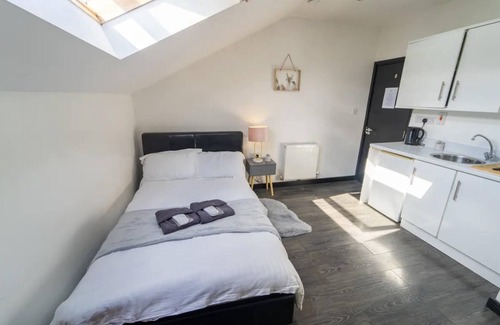 Selly Oak Casa | Stunning Studio by Queen Elizabeth Hospital