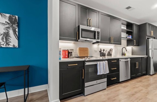North Hyde Park Apartamento | Stunning Studio | Pool & Gym | Raymond James!