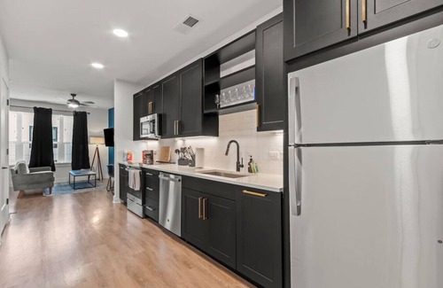North Hyde Park Apartamento | Stunning Studio | Pool & Gym | Raymond James!