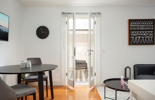 Lewisham Apartamento | Stunning Studio with Alfresco Terrace near Trains