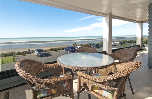 Omanu Casa | Impresionante, elegante, frente al mar, casa de 3 niveles, con magníficas vistas
