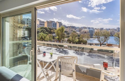 Tower Road Apartamento | Stunning - SunnySide 3-Bedroom