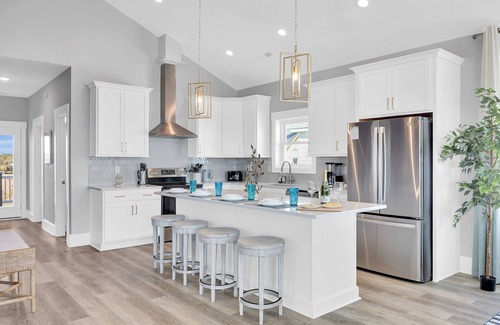 McCutcheon Field Casa | Stunning Sunrise Ocean and Sunset Bayview HGTV Design