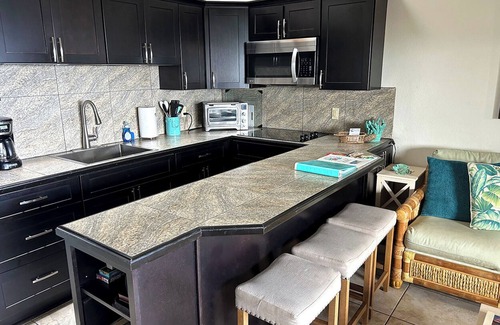 Estate Enighed Condominio | Stunning Sunsets, Modern A/C, & Updated Living – Your Dream Condo Awaits!