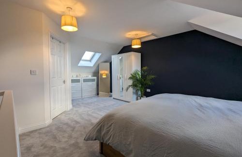 Cheltenham Casa | Stunning Super Kingsize Room - Cheltenham Festival