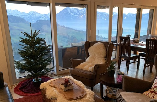 Goldiwil Apartamento | Stunning Swiss mountain and lake views!