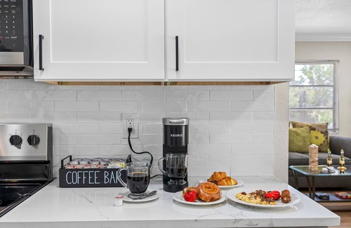 North Hyde Park Casa | Stunning Tampa Stay – Prime Location & Comfort!