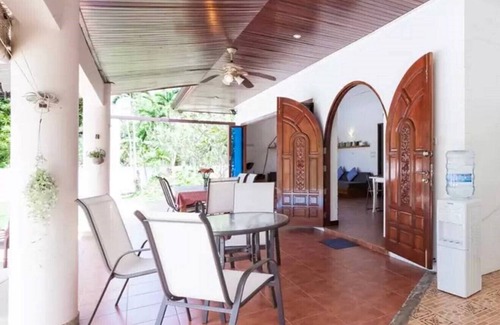 Pa Klok Villa | Impresionante villa tailandesa con piscina privada y gran jardín