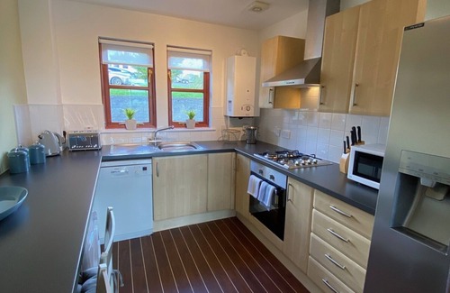 Newmilns Casa | Stunning three bedroom cottage with Hot Tub