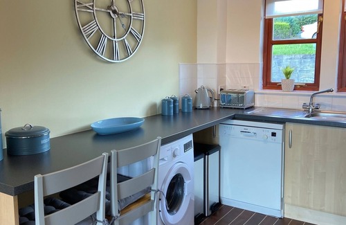 Newmilns Casa | Stunning three bedroom cottage with Hot Tub