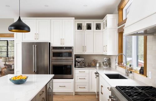 Trent Lakes Cabaña | Stunning timberframe lakehouse with gourmet kitchen