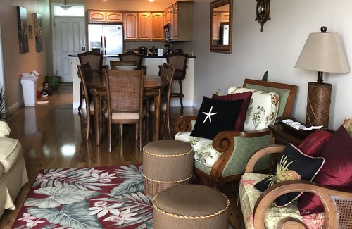 Steinhatchee Condominio | Stunning Top Floor Views of The Steinhatchee River with Private Boat Slip /Pool!