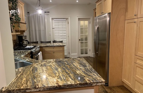 Riverdale Casa | Stunning Toronto 3 BR Prime Riverdale Home - WFH Ready