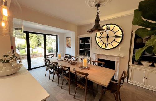 Upper Town Casa | Stunning Town House in City Centre- Free Parking!