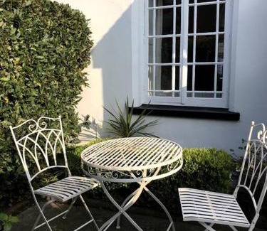 Topsham Casa | Stunning Town house with parking, fire, games room