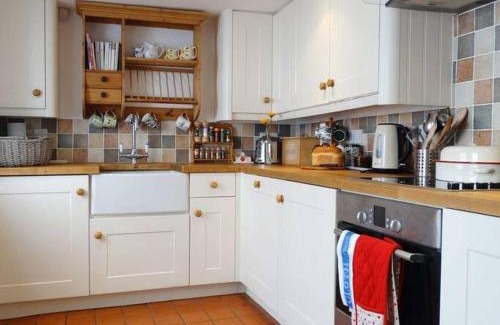 Topsham Casa | Stunning Town house with parking, fire, games room