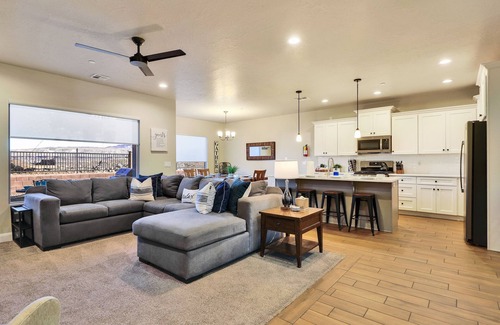 Hurricane Casa | Stunning Townhome in Zion Village with private hot tub and lazy river