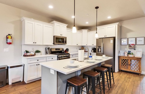 Hurricane Casa | Stunning Townhome in Zion Village with private hot tub and lazy river