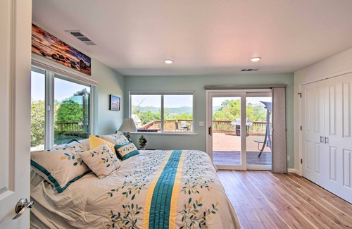 Mariposa Cabaña | Stunning 'Treetop Villa' - 1 Mi to Dtwn Mariposa!