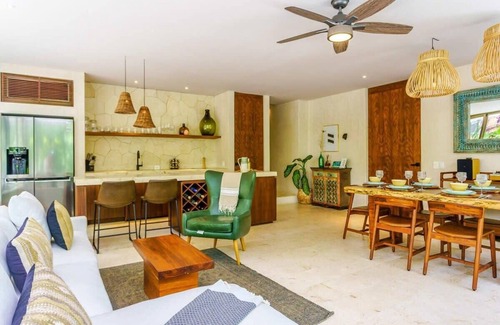 Barrio Zama Condominio | Stunning Tulum Condo: Rooftop Pool & Modern Design
