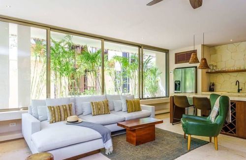 Barrio Zama Condominio | Stunning Tulum Condo: Rooftop Pool & Modern Design