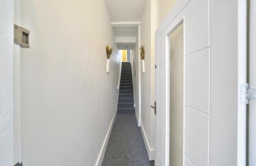 Walpole Apartamento | STUNNING TWO BED PROPERTY In WEST LND, NEAR TRAIN STATION