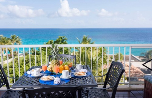 Maho Apartamento | Stunning Two Bedroom Ocean View in Cupecoy