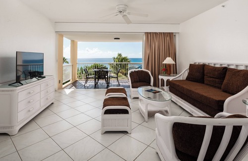 Maho Apartamento | Stunning Two Bedroom Ocean View in Cupecoy