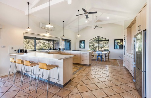 Eagle Bay Casa | STUNNING TWO-STOREY FAMILY FRIENDLY HOLIDAY HOME IN BEAUTIFUL EAGLE BAY