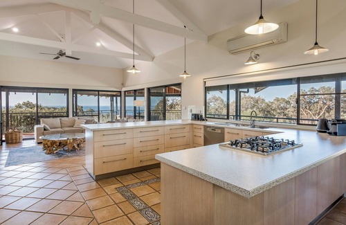 Eagle Bay Casa | STUNNING TWO-STOREY FAMILY FRIENDLY HOLIDAY HOME IN BEAUTIFUL EAGLE BAY