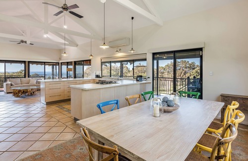 Eagle Bay Casa | STUNNING TWO-STOREY FAMILY FRIENDLY HOLIDAY HOME IN BEAUTIFUL EAGLE BAY